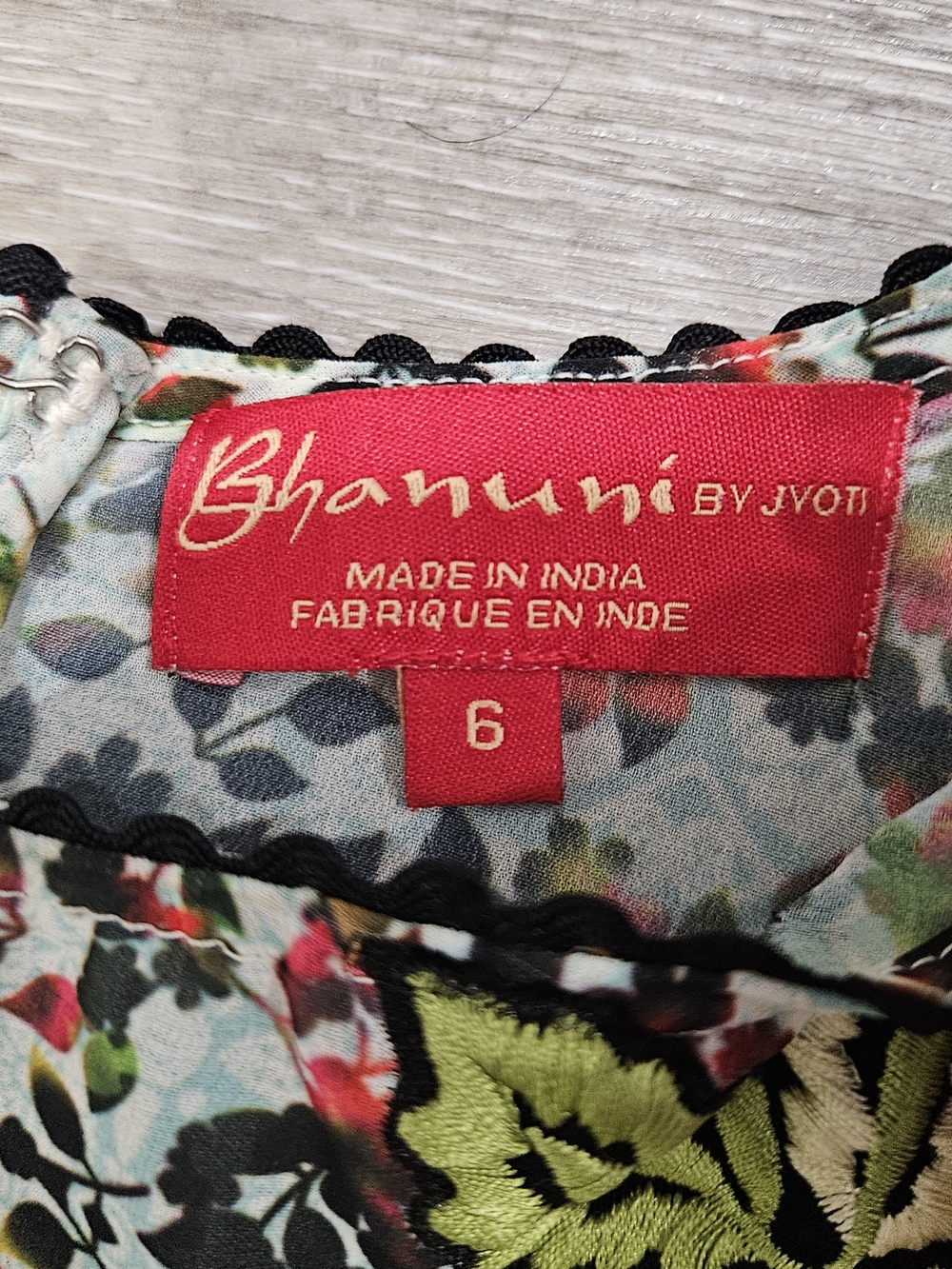 Anthropolpgie Bhanuni Libra Embroidered Floral Bell-Sleeve Mini Dress Size 6 - Picture 5 of 9